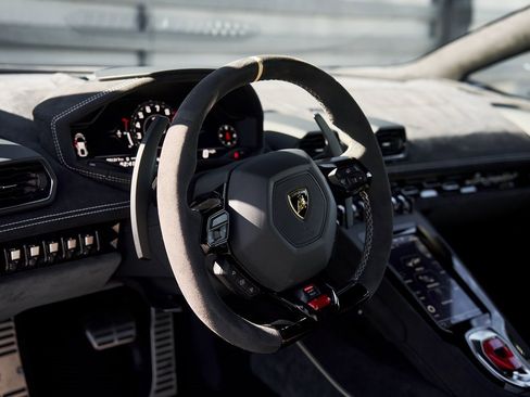 Used 2024 Lamborghini Huracan Sterrato image 32