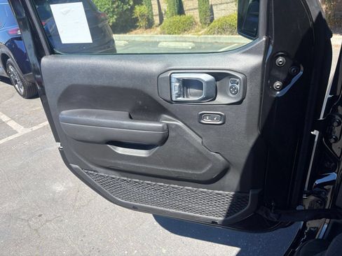 Used 2025 Jeep Wrangler Unlimited Sport AWD/4WD image 15