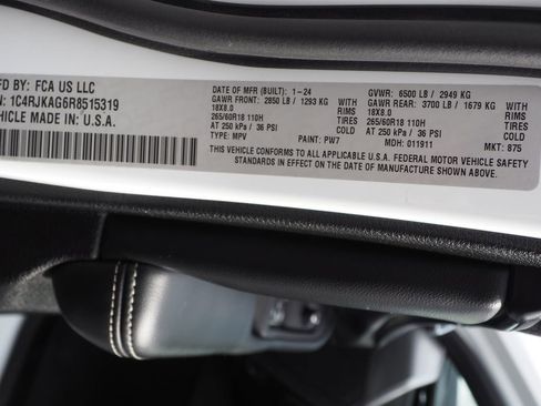 Used 2024 Jeep Grand Cherokee L Laredo image 28