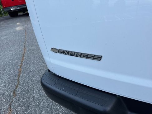 Used 2019 Chevrolet Express 2500 image 17