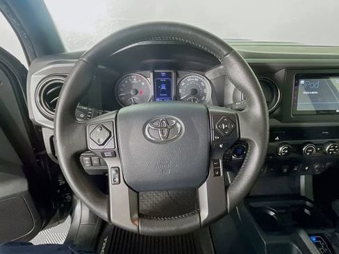 Used 2019 Toyota Tacoma TRD Sport w/ Technology Package image 12