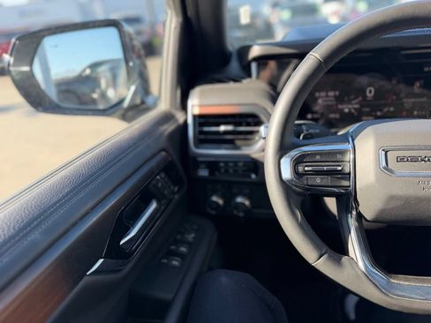 Used 2025 GMC Yukon Denali AWD/4WD image 7