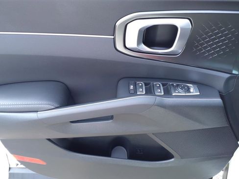 Used 2025 Kia Sorento EX w/ EX Panoramic Sunroof Package image 11