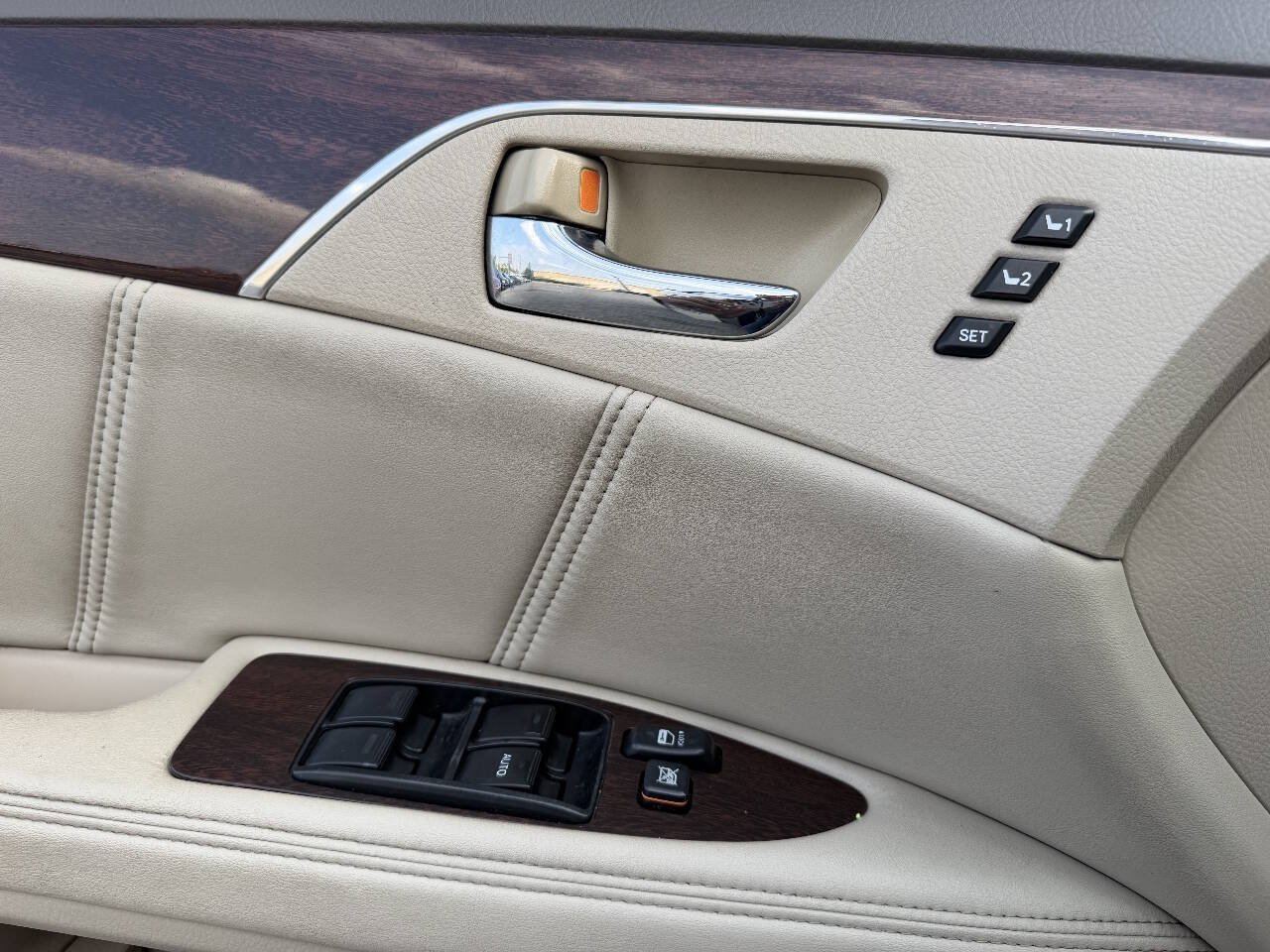 Used 2009 Toyota Avalon Limited FWD image 18