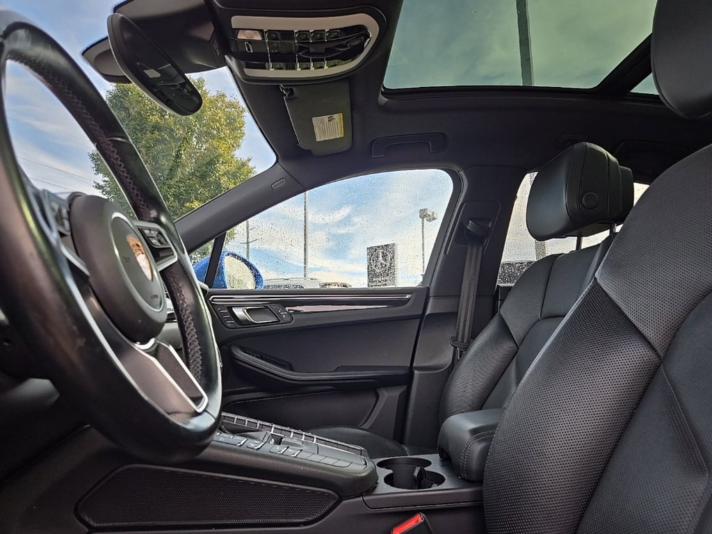 Used 2018 Porsche Macan Sport Edition AWD/4WD image 30