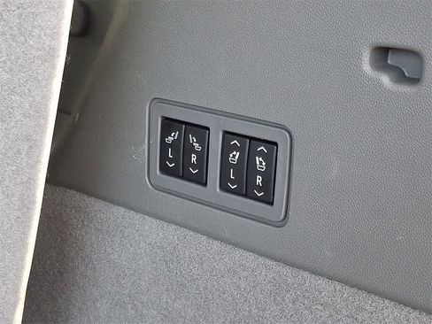 Used 2024 Cadillac XT6 Premium Luxury w/ Technology Package image 32