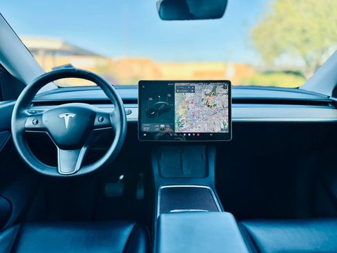 Used 2022 Tesla Model Y Long Range AWD/4WD image 12