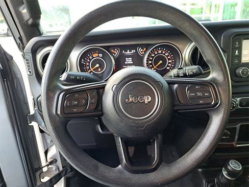 Used 2019 Jeep Wrangler Sport image 12