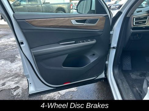 Used 2025 Volkswagen Atlas SE image 11