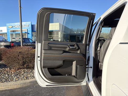 Used 2024 GMC Sierra 2500 AT4 w/ AT4 Premium Plus Package image 30