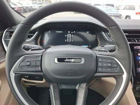 New 2025 Jeep Grand Cherokee Limited image 10