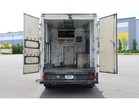 Used 2015 Chevrolet Express 3500 RWD image 11