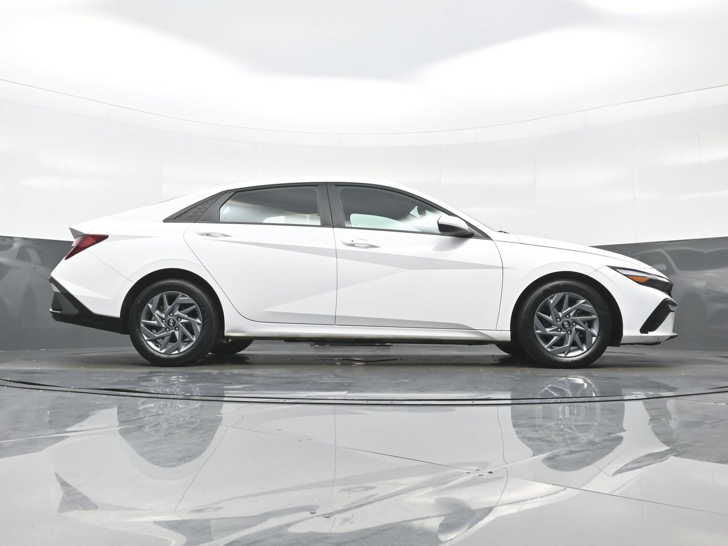 Certified 2024 Hyundai Elantra SEL FWD image 30