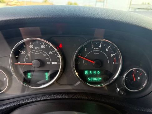 Used 2015 Jeep Wrangler Unlimited Sahara w/ Max Tow Package AWD/4WD image 27