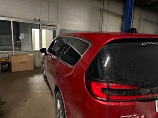 Used 2025 Chrysler Pacifica Select video 4