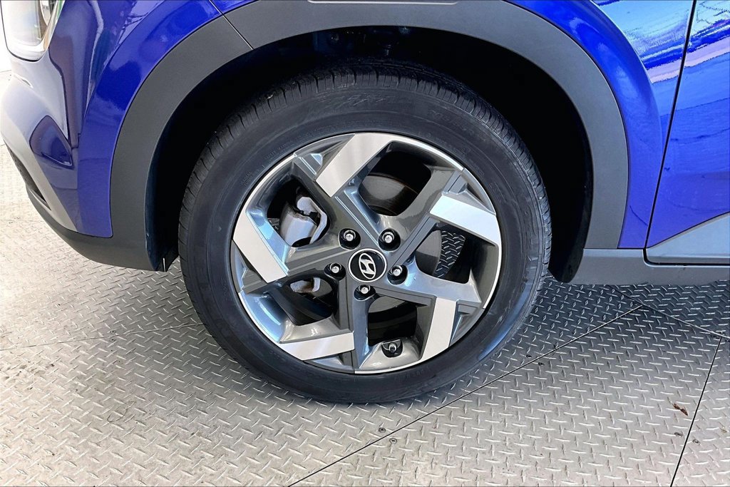 Used 2024 Hyundai Venue SEL FWD image 8