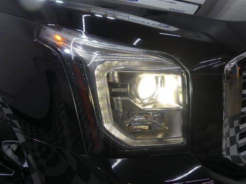 Used 2019 GMC Yukon Denali w/ Denali Ultimate Package image 12