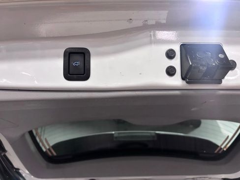 Used 2019 Toyota Highlander XLE image 15