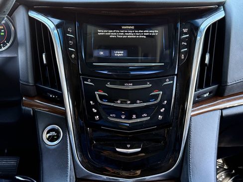 Used 2016 Cadillac Escalade 2WD image 29