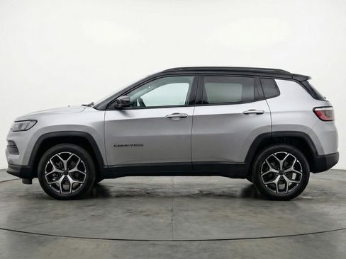 Used 2025 Jeep Compass Limited image 5