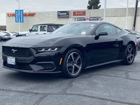 Used 2024 Ford Mustang Premium image 3