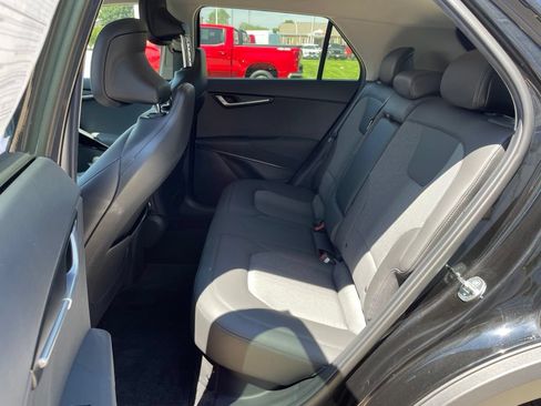Used 2023 Kia Niro EX FWD image 10