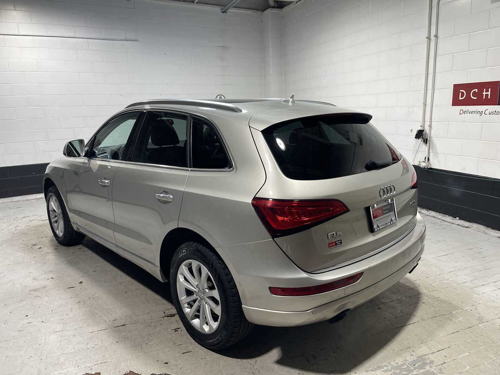 Used 2015 Audi Q5 2.0T Premium Plus w/ Technology Package AWD/4WD image 4