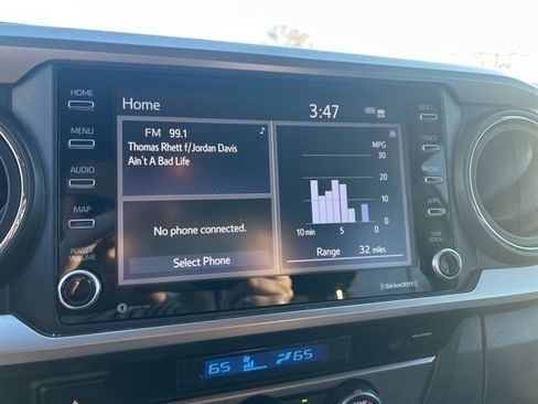 Used 2023 Toyota Tacoma TRD Sport image 9