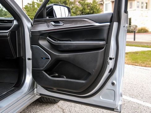 Used 2021 Jeep Grand Cherokee L Overland w/ Luxury Tech Group IV image 54