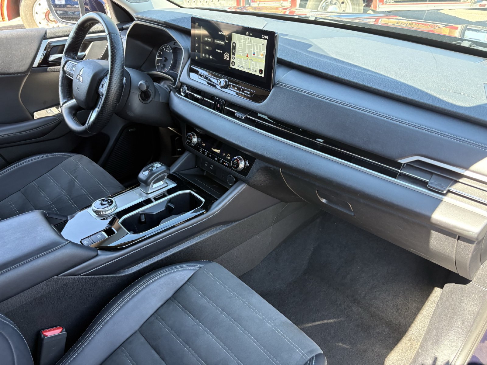 Used 2025 Mitsubishi Outlander SE FWD image 12