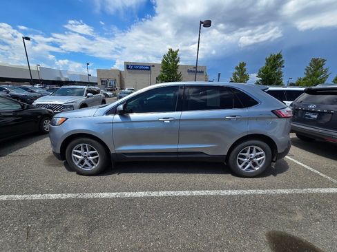 Used 2024 Ford Edge SEL w/ Class II Trailer Tow Package AWD/4WD image 2