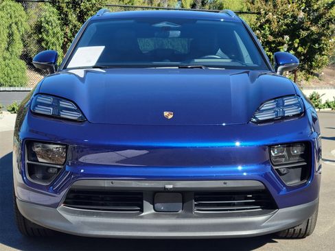 Certified 2024 Porsche Macan 4 Electric image 10
