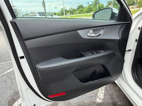 Used 2023 Kia Forte LXS FWD image 9