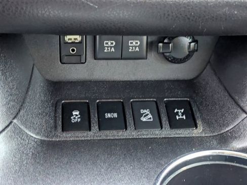 Used 2018 Toyota Highlander XLE image 17