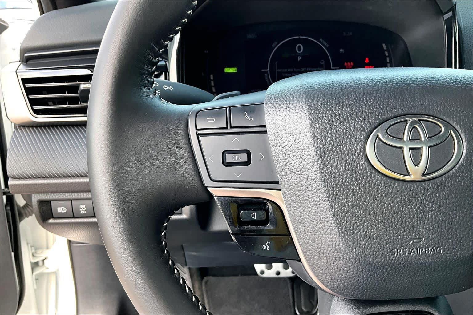 Used 2026 Toyota Camry SE w/ Convenience Package FWD image 24
