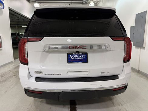 Used 2022 GMC Yukon SLT w/ SLT Luxury Package image 4