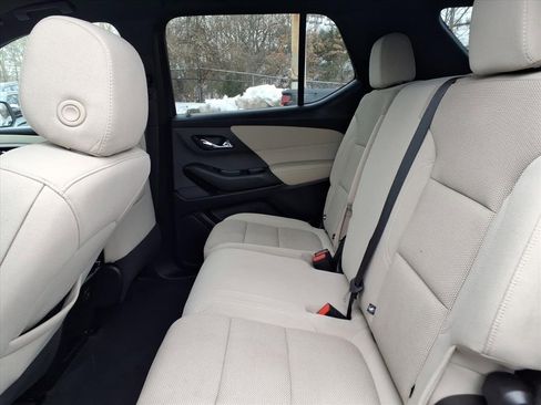Used 2022 Chevrolet Traverse LS image 16