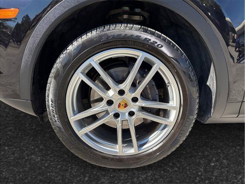 Used 2019 Porsche Cayenne Sport Utility 4D image 13