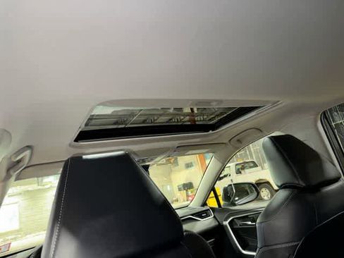 Used 2019 Toyota RAV4 Limited w/ Carpet Mat Package AWD/4WD image 25