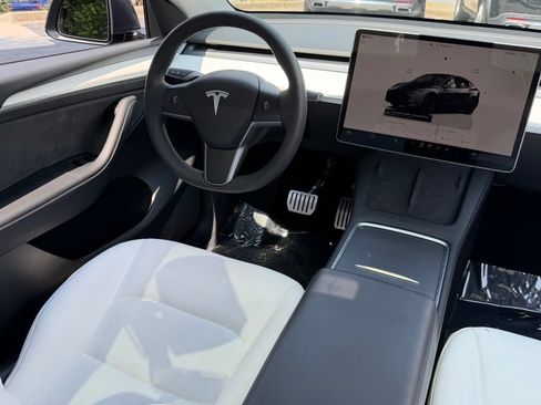 Used 2023 Tesla Model Y Long Range AWD/4WD image 40