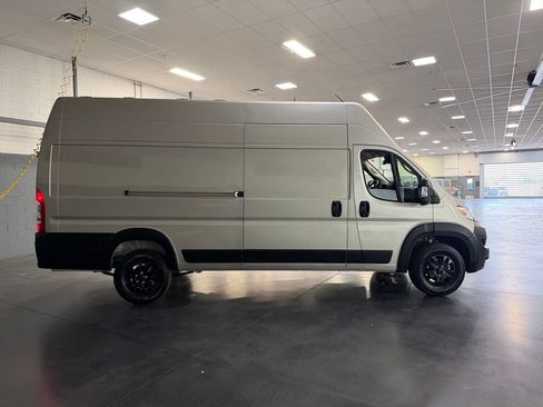 Used 2026 RAM ProMaster 3500 w/ Quick Order Package 22G SLT FWD image 5