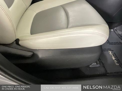 Used 2020 Toyota RAV4 XLE Premium FWD image 28