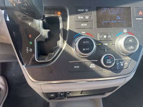 Used 2015 Toyota Sienna XLE w/ XLE Navigation Package FWD image 12