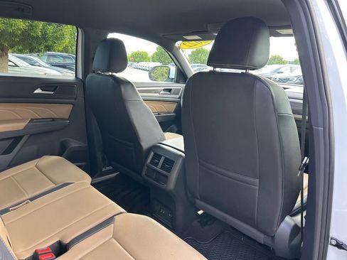 Used 2022 Volkswagen Atlas Cross Sport SE image 48