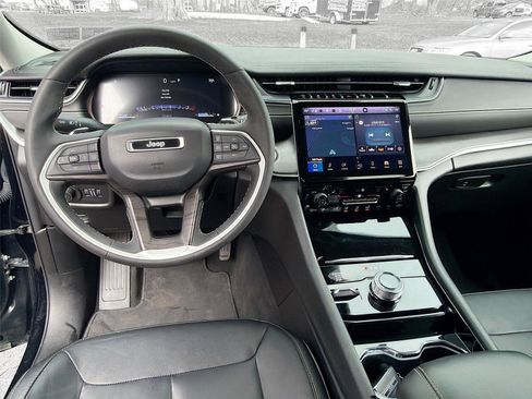 Used 2023 Jeep Grand Cherokee Limited image 24