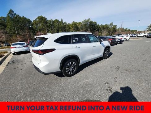 Used 2024 Toyota Highlander XLE image 17