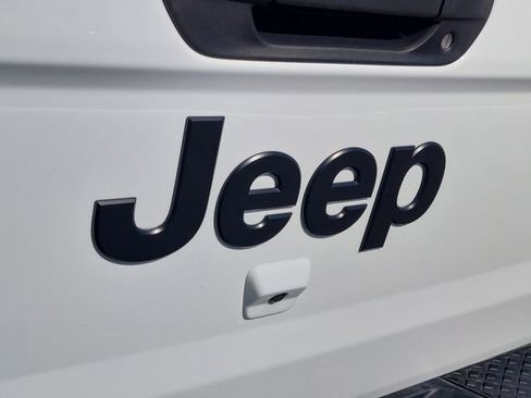Used 2025 Jeep Gladiator Sport AWD/4WD image 32