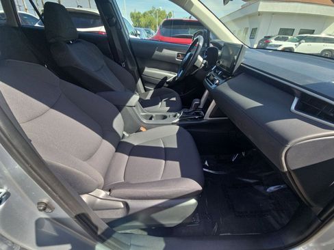 Used 2025 Toyota Corolla Cross LE FWD image 14