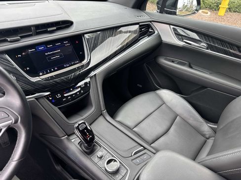 Certified 2025 Cadillac XT6 Premium Luxury image 25