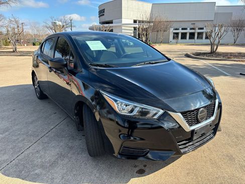 Used 2020 Nissan Versa S image 3